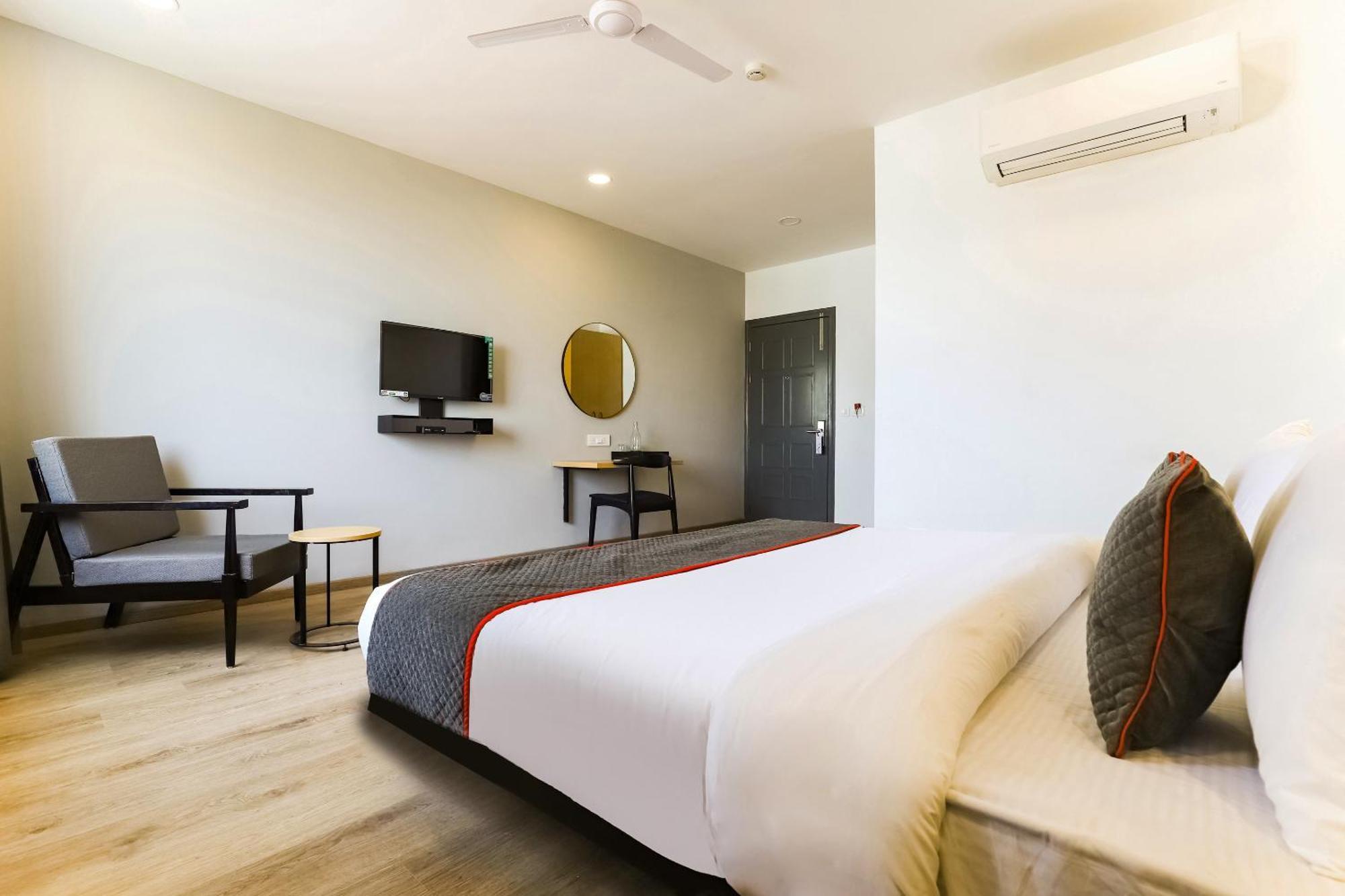 Townhouse Prithvi Resort Near Phoenix Palassio Лакнау Екстериор снимка