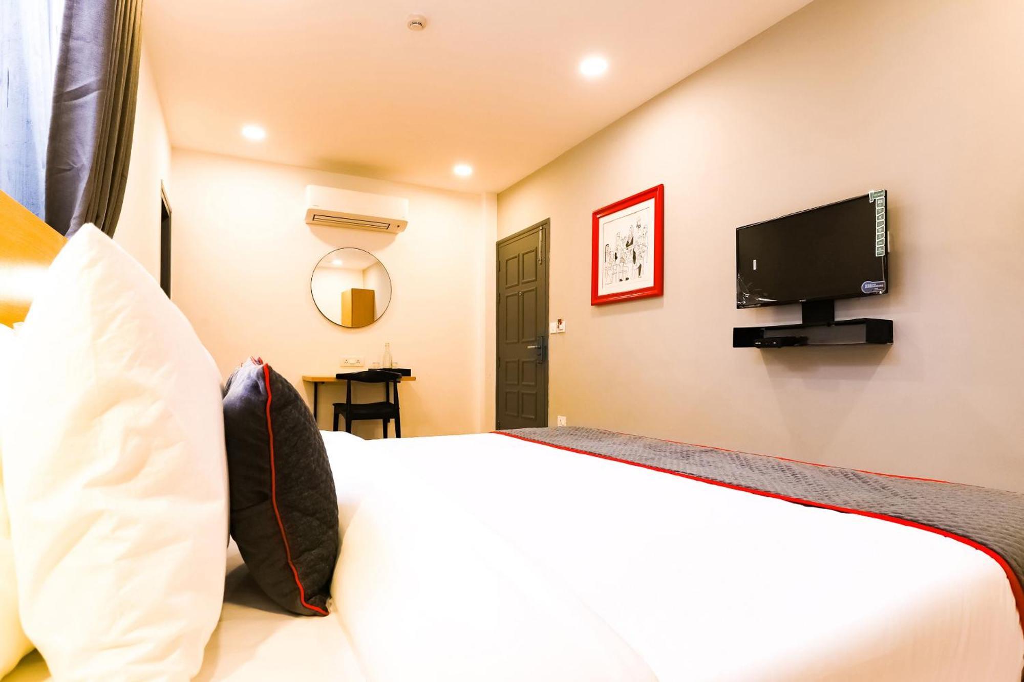Townhouse Prithvi Resort Near Phoenix Palassio Лакнау Екстериор снимка