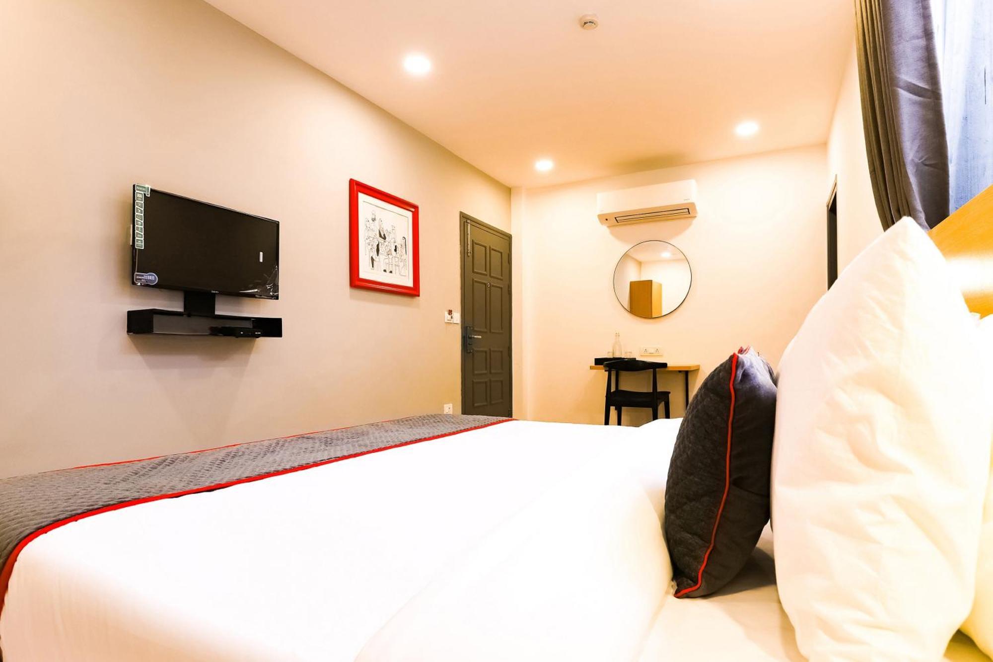 Townhouse Prithvi Resort Near Phoenix Palassio Лакнау Екстериор снимка