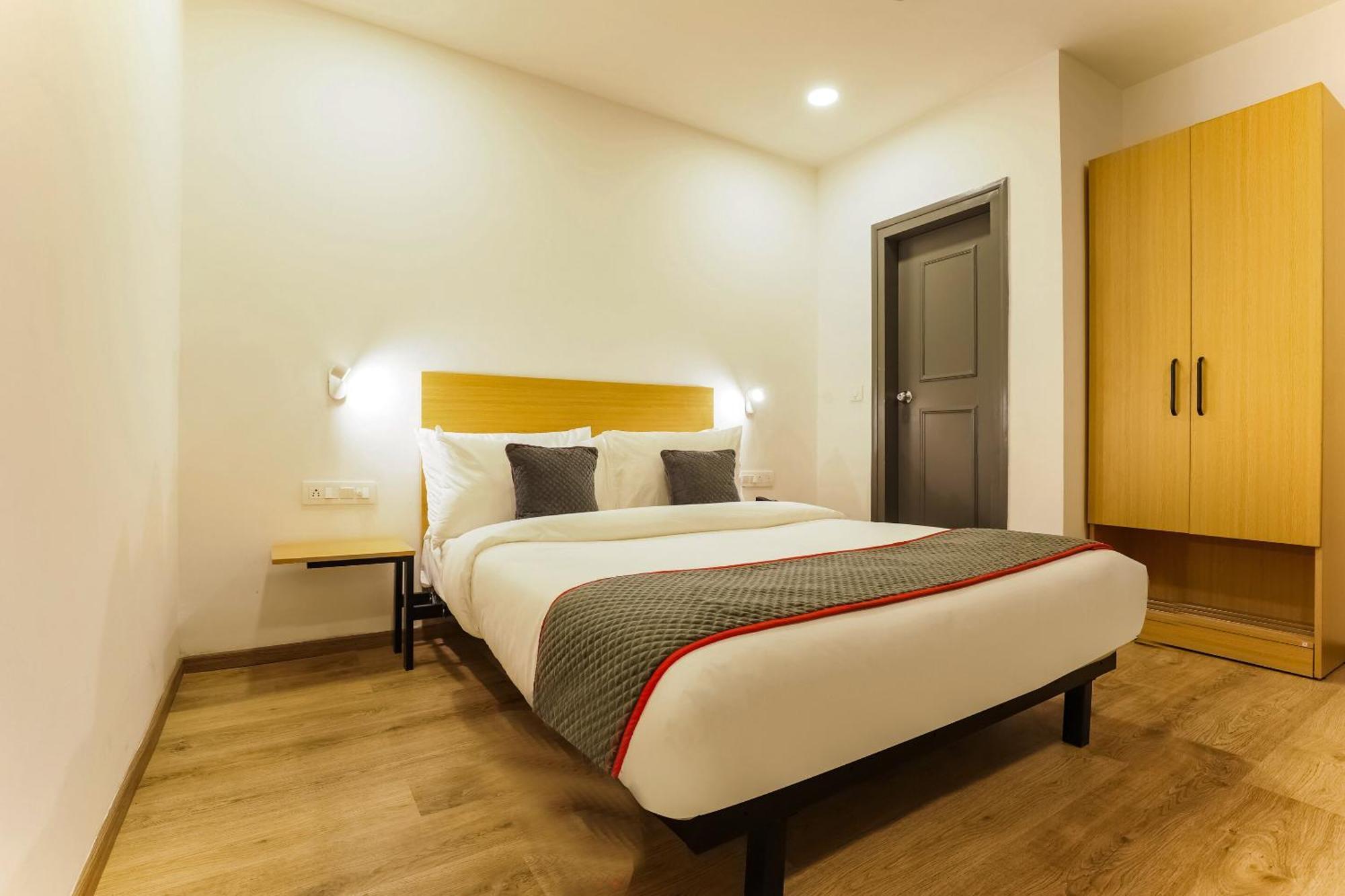 Townhouse Prithvi Resort Near Phoenix Palassio Лакнау Екстериор снимка
